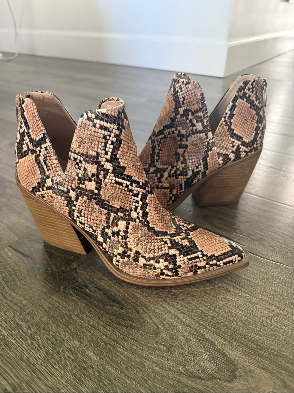 Steve Madden Snake Skin Booties Size 8.5